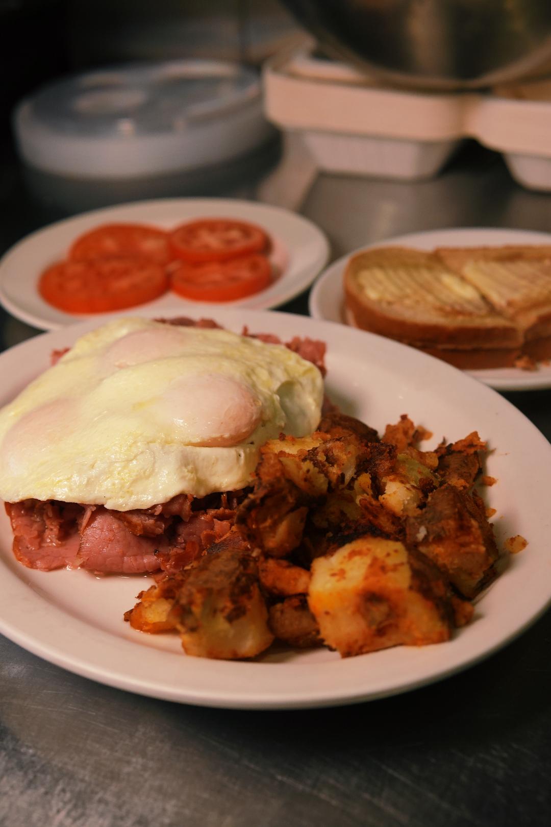 Smoked Meat & Eggs